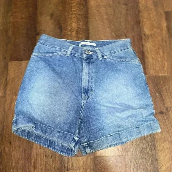 Tommy Hilfiger Jean Shorts Womens Size 4 Cuffed Mid Rise Blue Denim - Picture 1 of 4